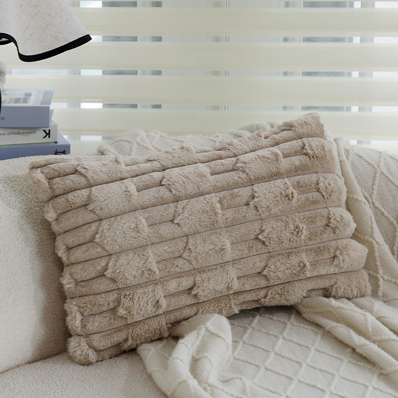 Square decorative pillow cover made of faux fur with raised honeycomb texture Kalsten