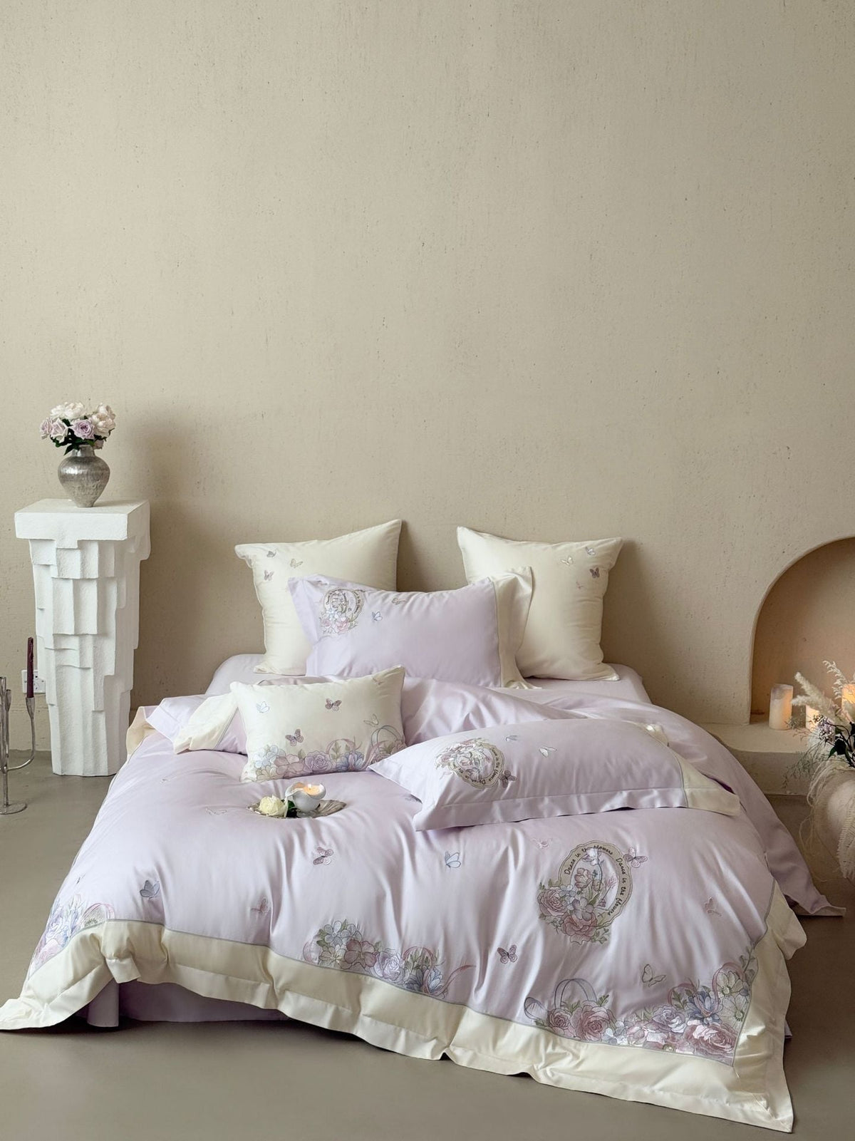 Luxurious floral embroidered cotton satin bedding set with ruffle and decorative pillow Kalsten