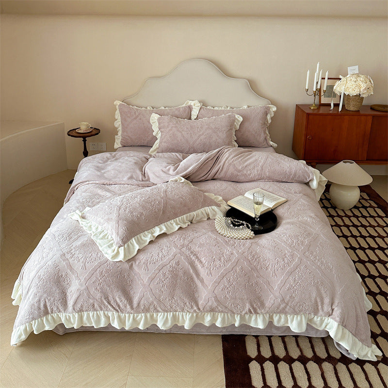 Bedding set with delicate ruffle trim and Jacquard damask structure
