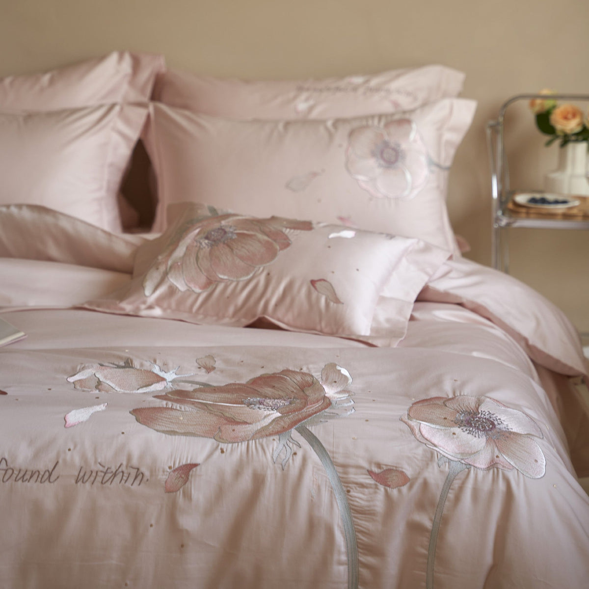 Satin bedding set with floral relief embroidery and velvety shine Kalsten