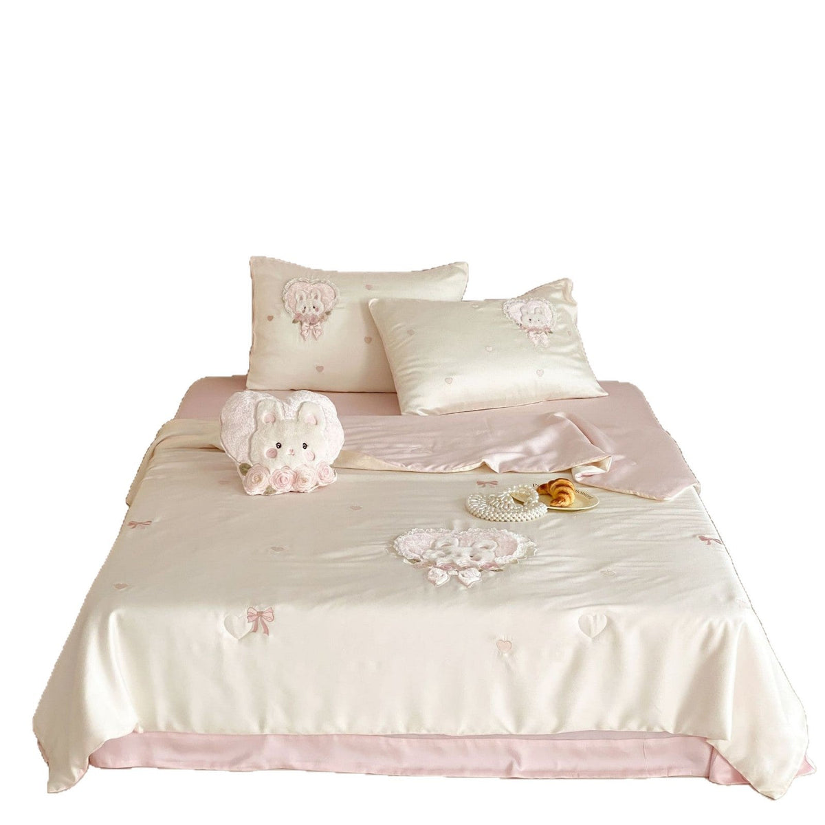 Satin bedding set for children and adolescents with embroidered plush applications Kalsten