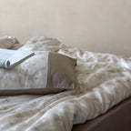 Bedding set made of cotton satin with woven butterfly jacquard and contrasting border