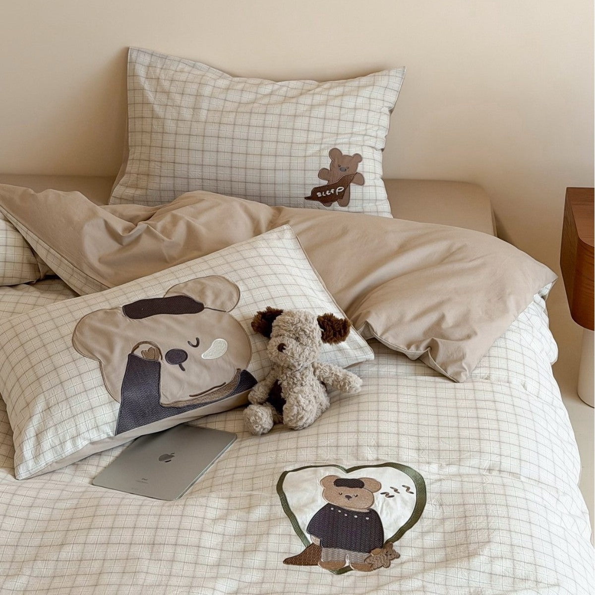 Cozy bed linen set made of cotton percale with fine check and panda appliqués