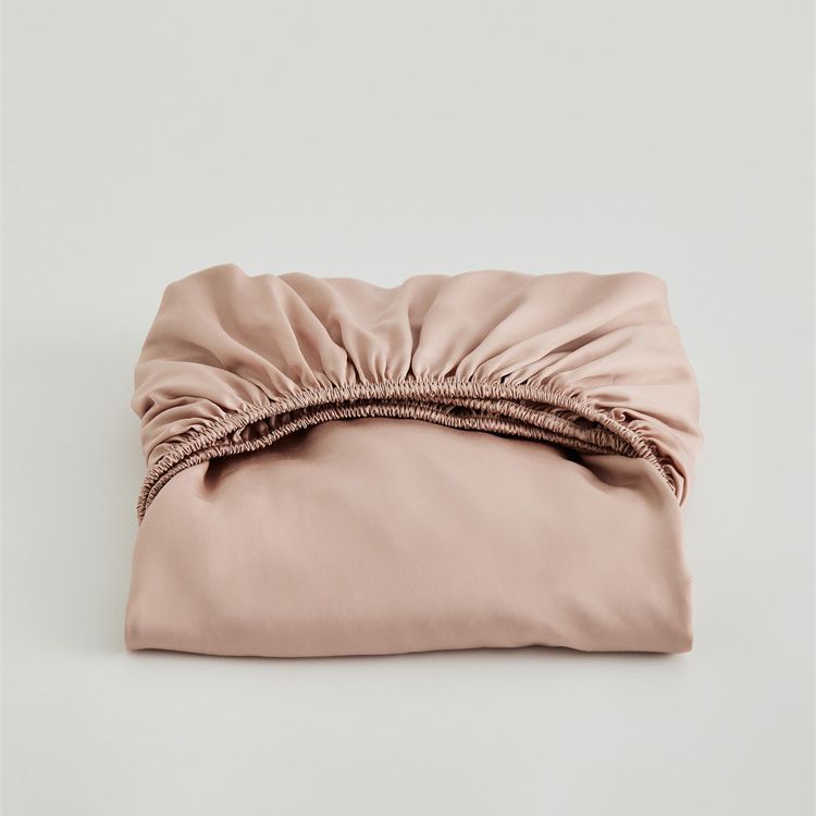 Fitted sheet made of fine cotton satin with extra high skirt and elastic all-around rubber Kalsten