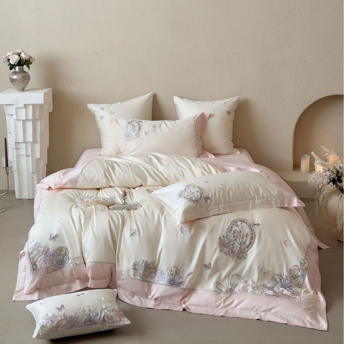 Luxurious floral embroidered cotton satin bedding set with ruffle and decorative pillow Kalsten