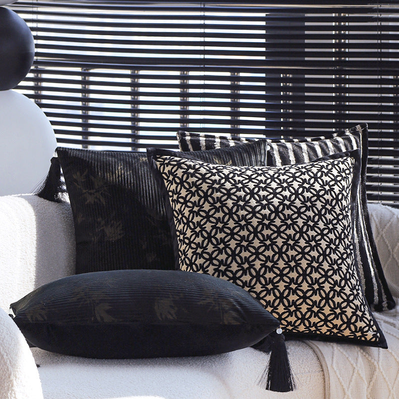 Square decorative cushion made of velvet with relief longitudinal stripes and fringe tassel Kalsten