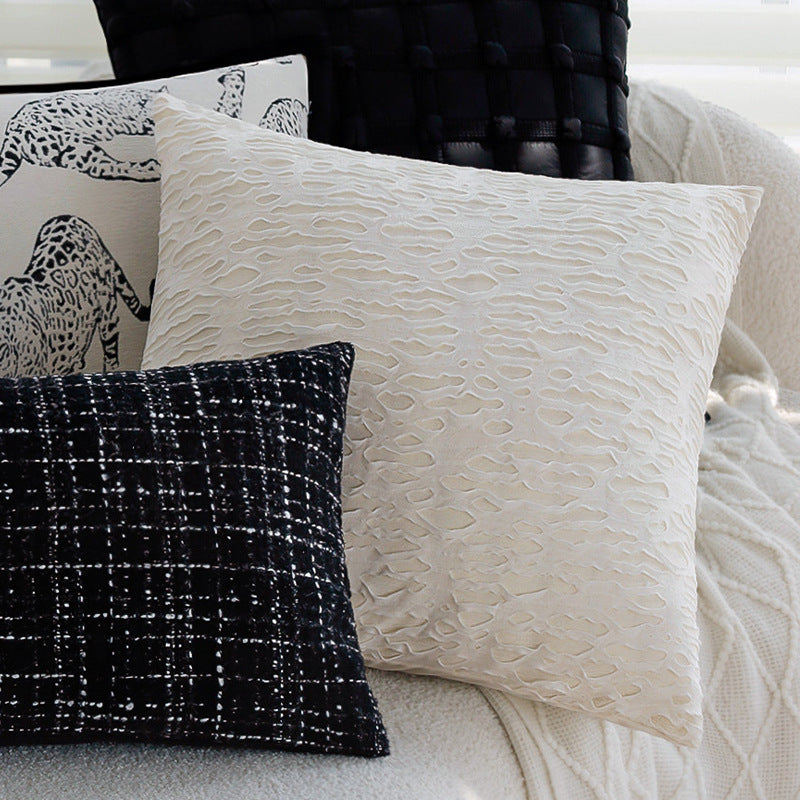 Square Decorative Cushion Cover with Large Wild Animal Jacquard and Velvet Piping Kalsten
