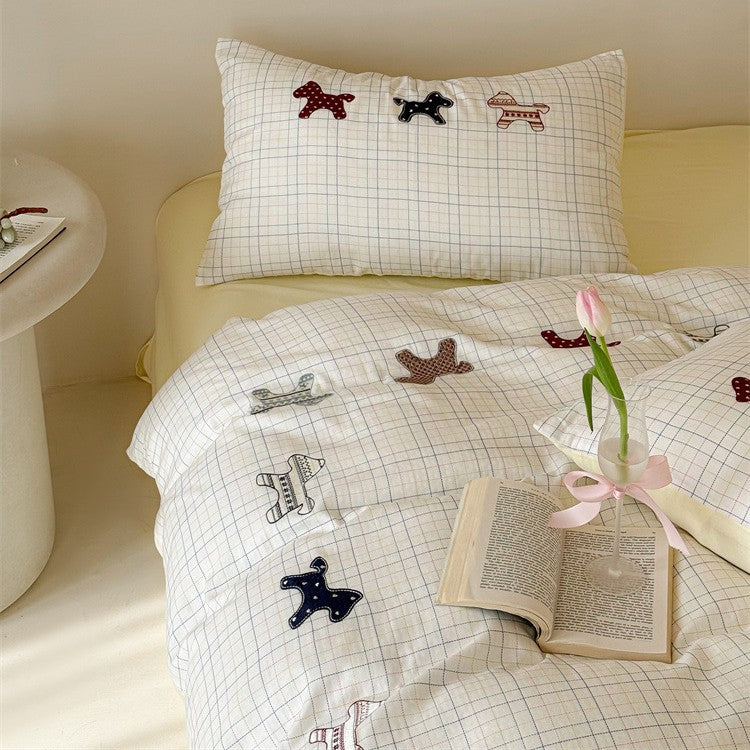 Children's bedding set made of cotton with embroidered dog appliqués and check pattern Kalsten