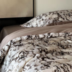 Satin bedding set with marble print, extra-fine satin and hotel closure