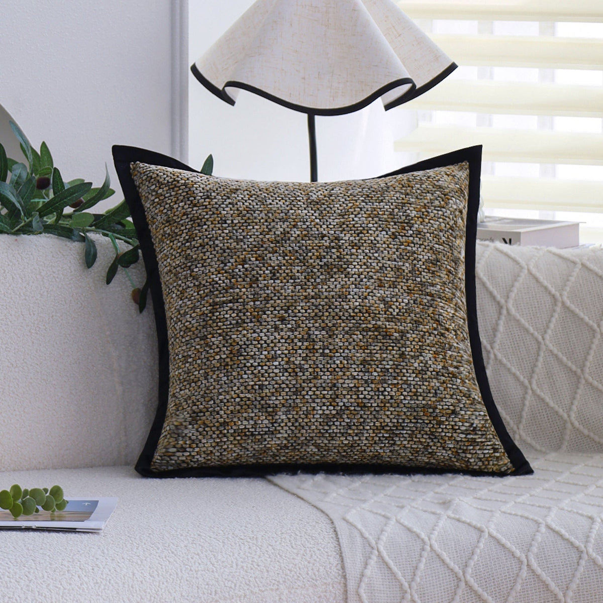 Square decorative cushion cover with粗糙 woven bouclé look and fine piping Kalsten