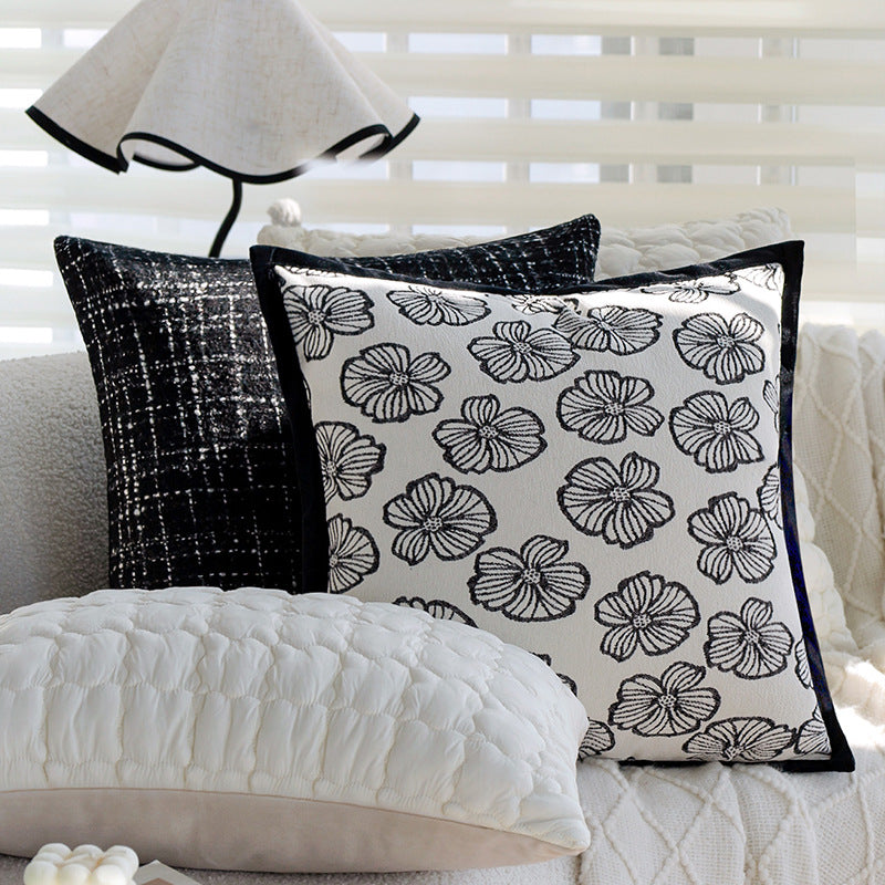 Square Decorative Cushion Cover with Large Wild Animal Jacquard and Velvet Piping Kalsten