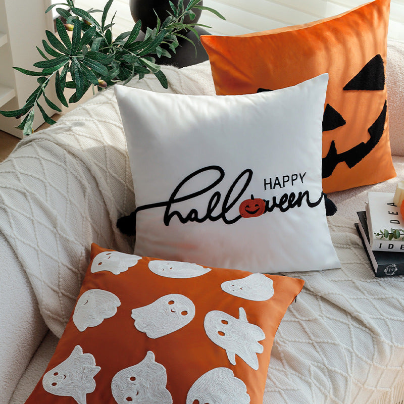 Square decorative cushion cover with Halloween pumpkin face tuft appliqué made of velvet Kalsten