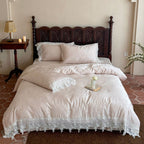 Finely woven cotton satin bedding set with lace border and fill-friendly hotel closure Kalsten