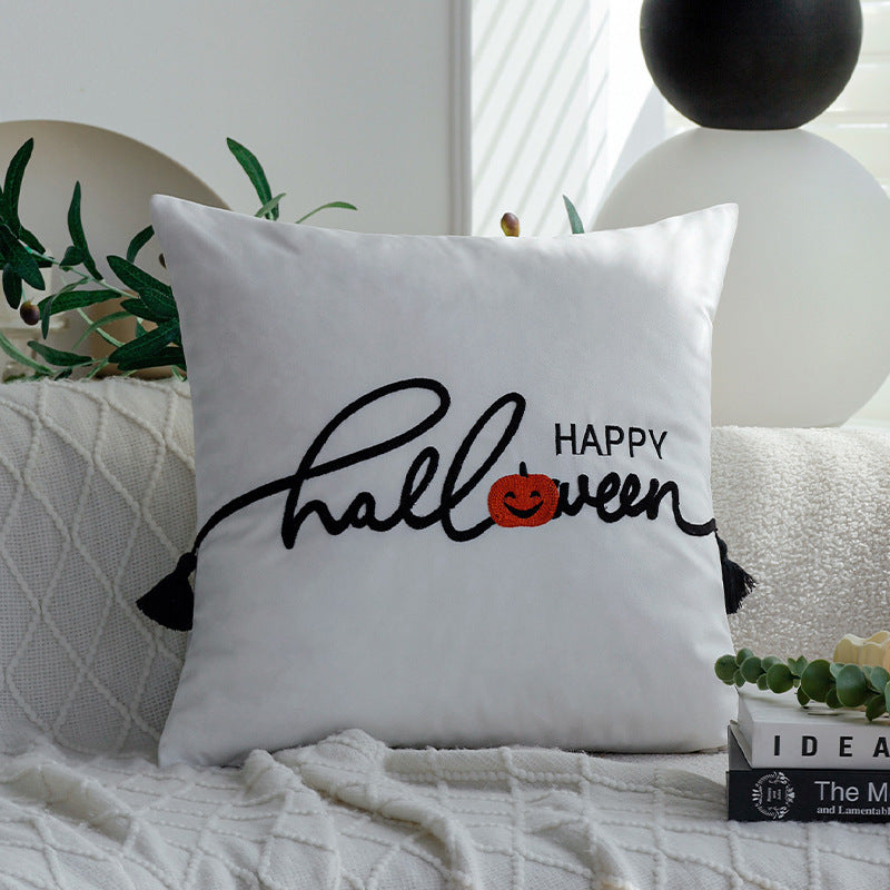 Square decorative cushion cover with Halloween pumpkin face tuft appliqué made of velvet Kalsten