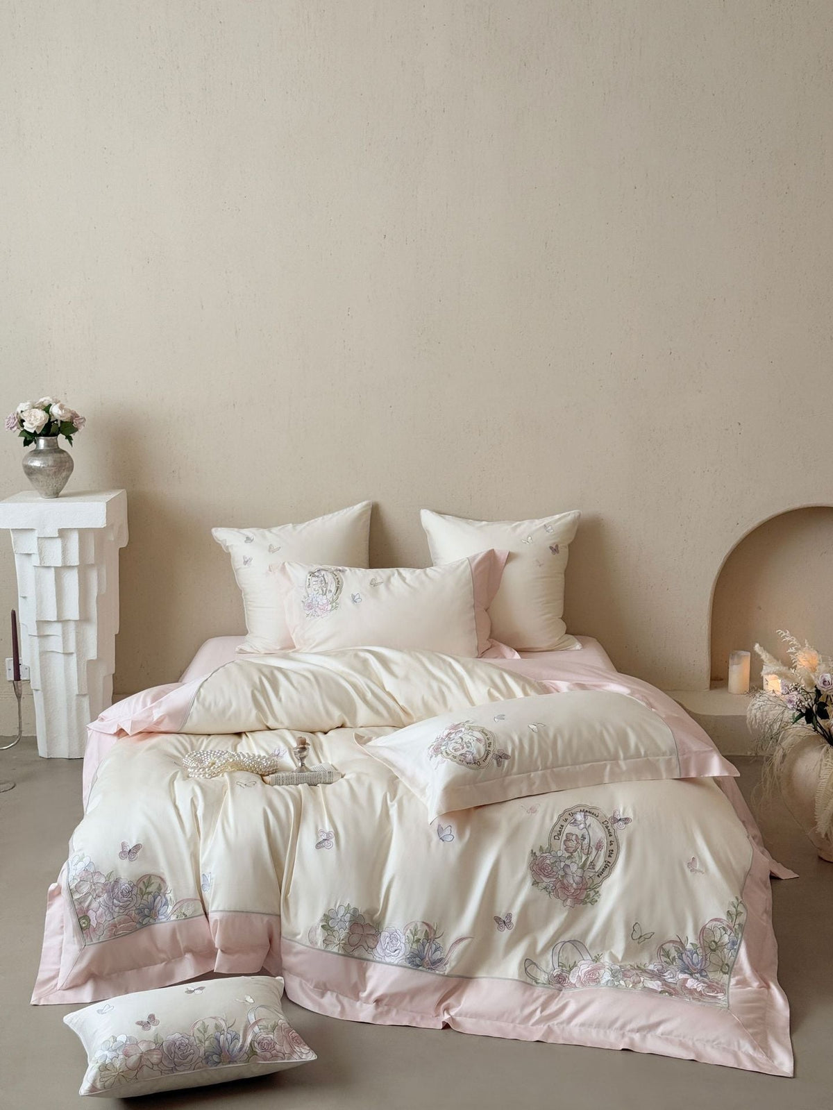 Luxurious floral embroidered cotton satin bedding set with ruffle and decorative pillow Kalsten