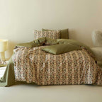 Bedding set with floral striped pattern and reversible function