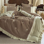 Samt-bed linen set with ruffles, rose embroidery and reversible function