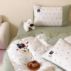 Children's bedding set made of fine cotton blend with pastel-colored polka dot print and teddy appliqué