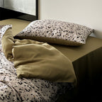 Satin bedding set with marble print, extra-fine satin and hotel closure