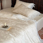 Finely woven cotton satin bedding set with lace border and fill-friendly hotel closure Kalsten