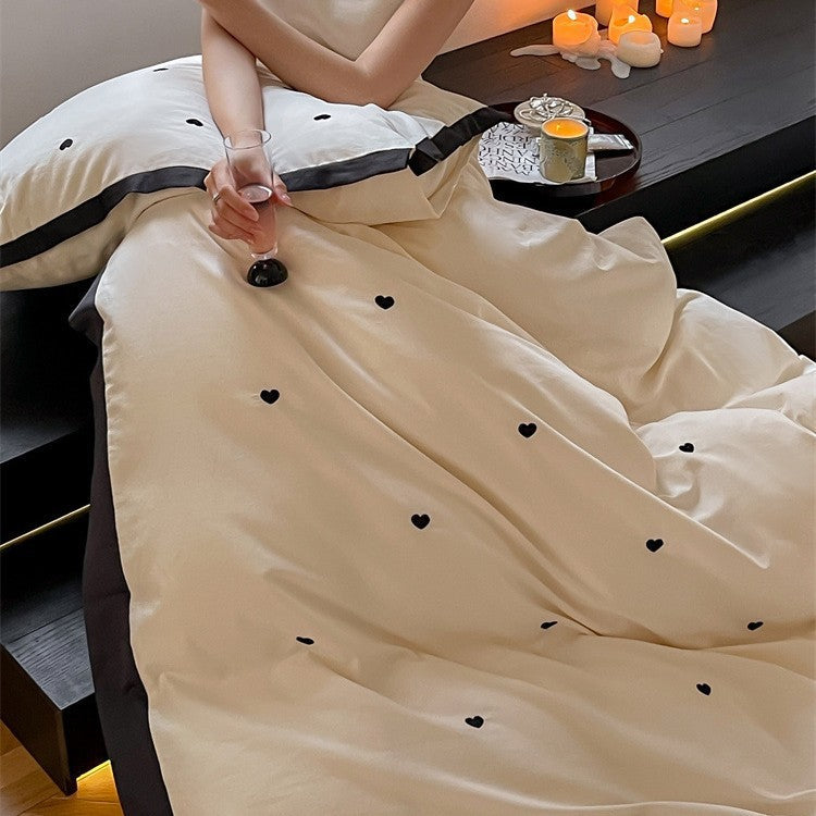 Bedding set made of cotton satin with mini heart embroidery and contrast piping Kalsten