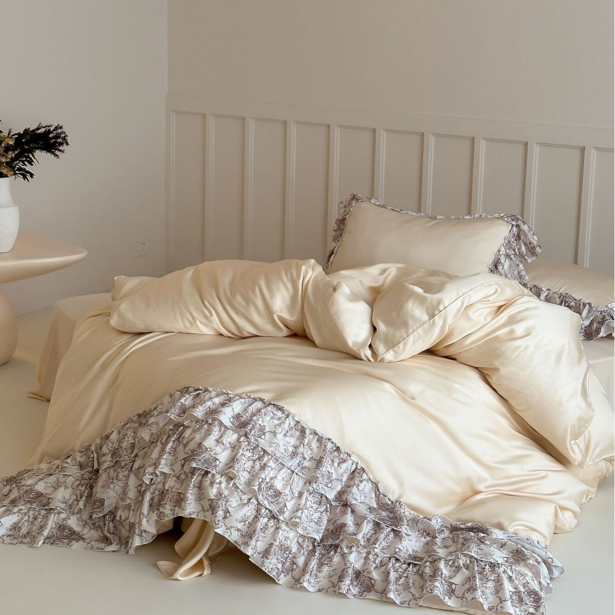 Satin bedding set with marble print, extra-fine satin and hotel closure