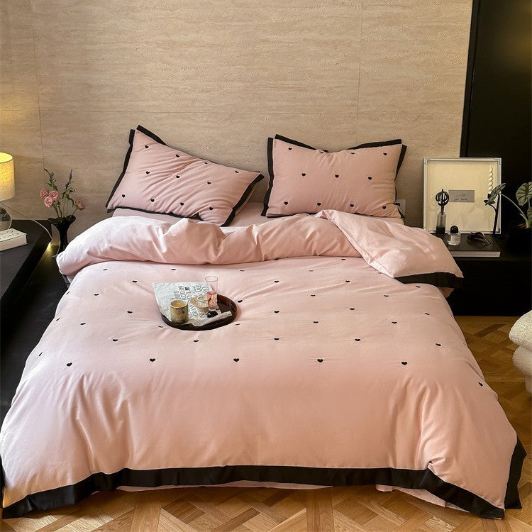 Bedding set made of cotton satin with mini heart embroidery and contrast piping Kalsten