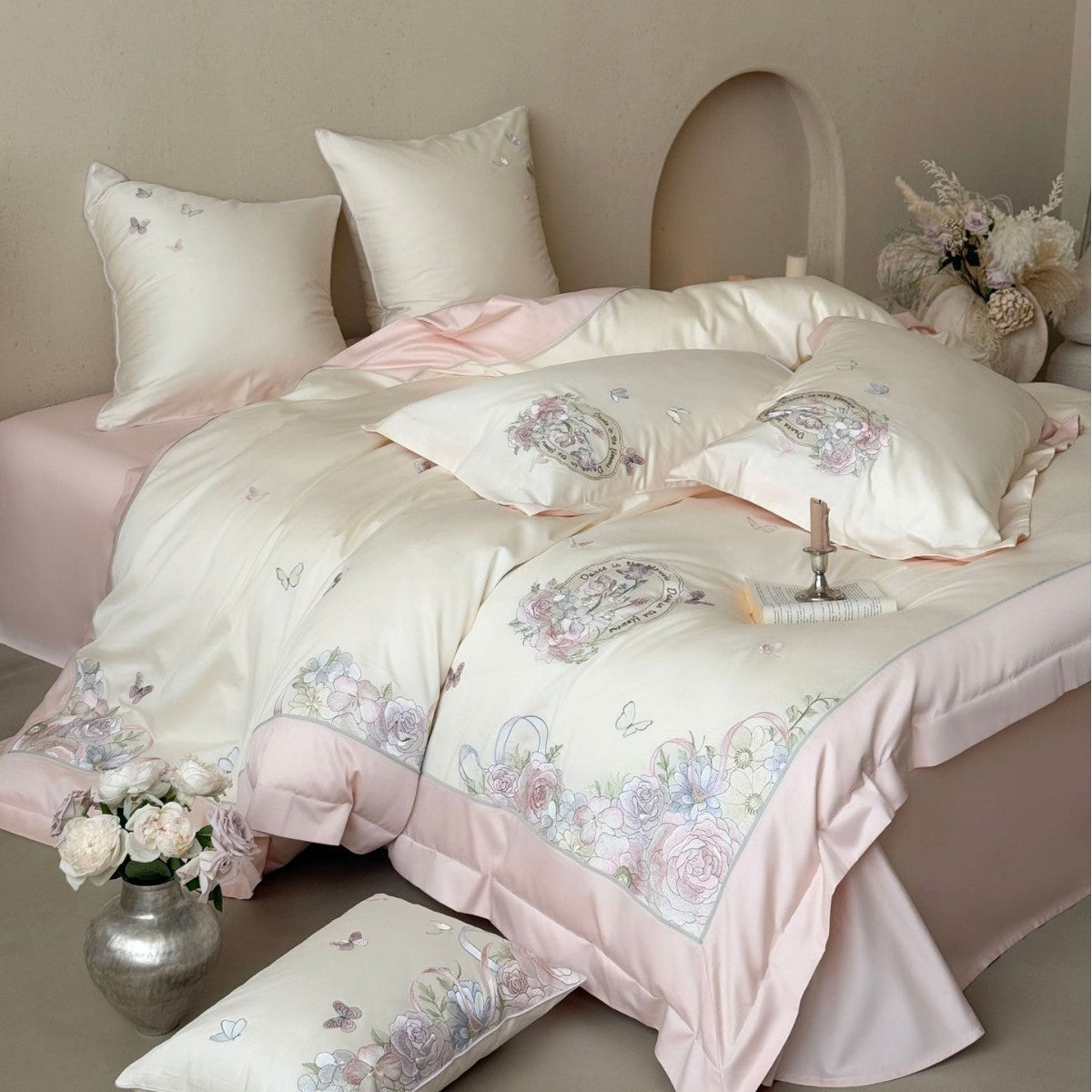 Luxurious floral embroidered cotton satin bedding set with ruffle and decorative pillow Kalsten