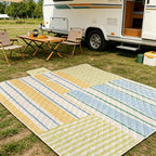 Insulated outdoor picnic blanket with quilting, water-repellent back and carry flap Kalsten